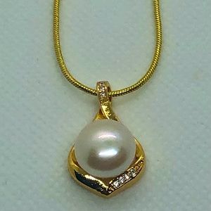 10-11mm White Genuine Pearl 18kt Gold Pendant Necklace